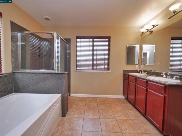 2035 Pasado Avenue, Manteca CA: https://media.crmls.org/mediaz/ef5c101c-e1c1-4877-af1e-2ea317e2db5e.jpg