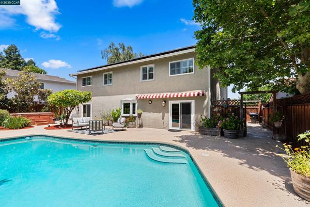 3628 Portsmouth Ct, Pleasanton CA: https://media.crmls.org/mediaz/ef5ca5e8-25fa-4c41-b531-e077951663e7.jpg