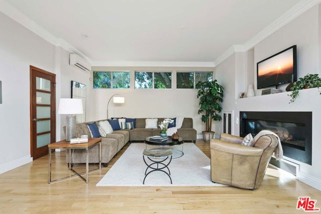 2700 Coolidge Avenue, Los Angeles CA: https://media.crmls.org/mediaz/ef5cabd0-4379-4d50-b380-7a71315c57c4.jpg