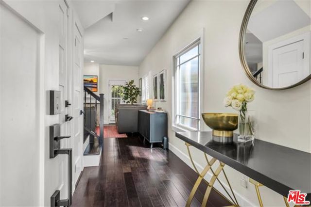 420 S Broadway, Redondo Beach CA: https://media.crmls.org/mediaz/ef5e365e-433a-4557-92fa-99156506c27a.jpg
