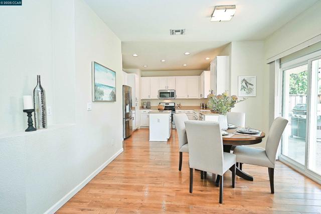 663 Greylyn Dr, San Ramon CA: https://media.crmls.org/mediaz/ef5e5709-97d3-4820-984c-fbd02088f4fa.jpg