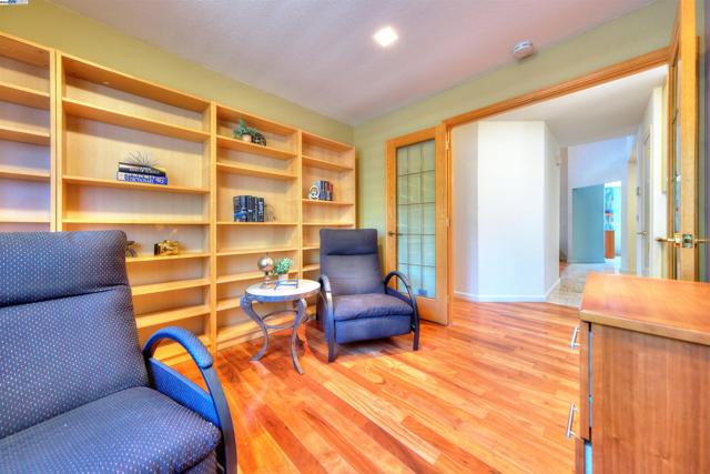 6291 Calle Fuego, Pleasanton CA: https://media.crmls.org/mediaz/ef5eb5bd-1a0a-44ba-9a5b-bb145b95d84a.jpg