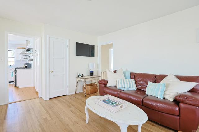 Detail Gallery Image 6 of 48 For 417 5th St, Coronado,  CA 92118 - 3 Beds | 2 Baths