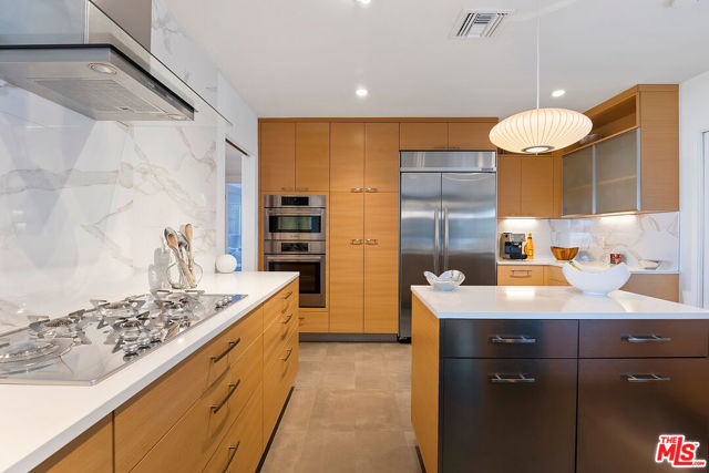 4025 Weslin Avenue, Sherman Oaks CA: https://media.crmls.org/mediaz/ef5f1f3b-363e-47f2-9d33-66a4ba48f23b.jpg