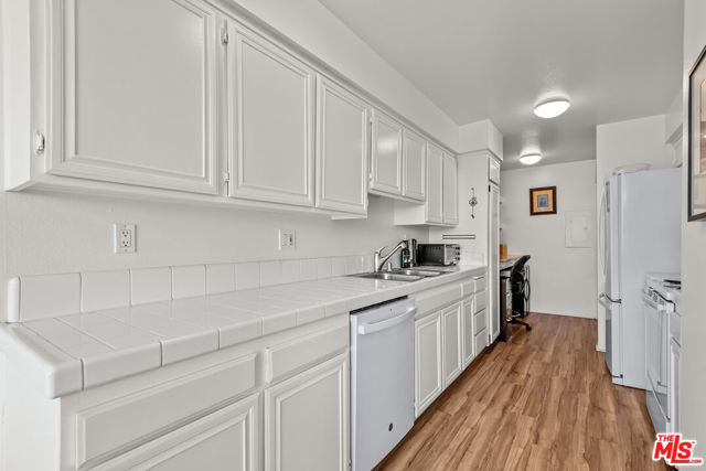 1340 S Beverly Glen Boulevard, Los Angeles CA: https://media.crmls.org/mediaz/ef5f8c10-6b6b-47d2-bf36-3e8b151120b2.jpg