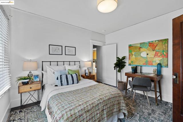 393 43Rd St, Oakland CA: https://media.crmls.org/mediaz/ef5feb8a-6e5f-4859-a611-83c4a2d6375d.jpg