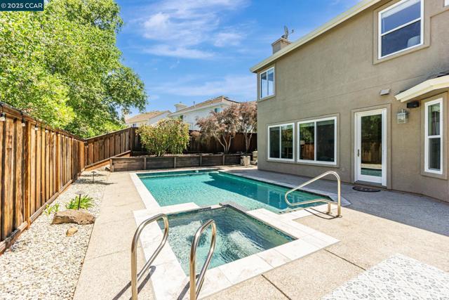 1039 Rolling Woods Way, Concord CA: https://media.crmls.org/mediaz/ef5ff6c2-30a2-4434-8a2d-87fcd334da81.jpg