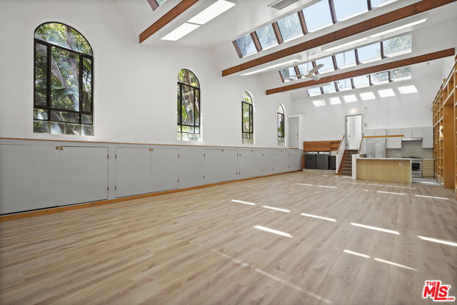 28828 Selfridge Dr, Malibu CA: https://media.crmls.org/mediaz/ef601fe5-fb57-40e3-b962-bf6c3c0e0322.jpg