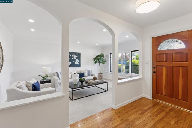 1752 Berrywood Ct, Concord CA: https://media.crmls.org/mediaz/ef605f5e-8086-4f34-abe6-84216160e057.jpg