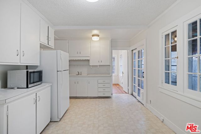 10606 Commerce Avenue photo 6