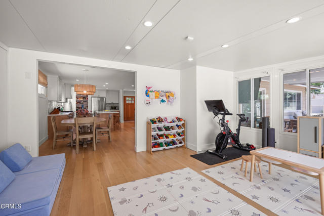 1110 Coronet Avenue, Pasadena CA: https://media.crmls.org/mediaz/ef60e3b0-b59b-4d74-96db-9d51da5b3519.jpg