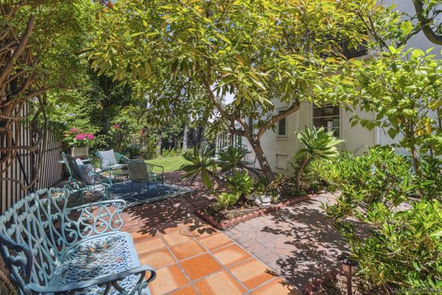 1434 5th Street, Coronado CA: https://media.crmls.org/mediaz/ef611579-6d2e-4f39-b8b7-8200f92cdab8.jpg
