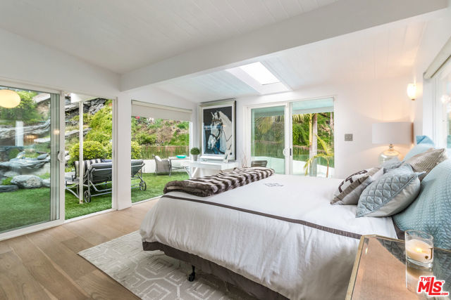 1415 Braeridge Drive, Beverly Hills CA: https://media.crmls.org/mediaz/ef615c6b-1d2f-4653-8d51-68e9e402fcf0.jpg
