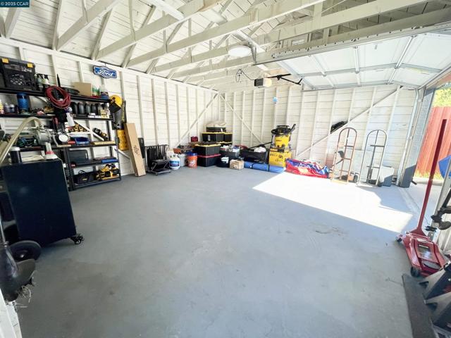 1923 Juliesse Avenue, Sacramento CA: https://media.crmls.org/mediaz/ef628be2-d720-4c9c-ba0d-0a74690bb61a.jpg