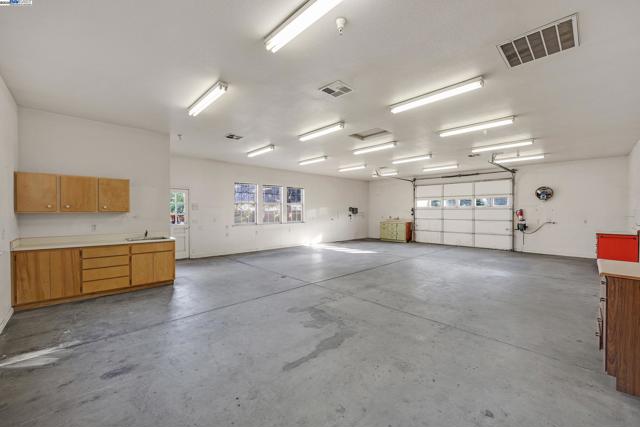 2215 Chardonnay Way, Livermore CA: https://media.crmls.org/mediaz/ef62a47e-6965-4dd0-9069-cc52d394815f.jpg