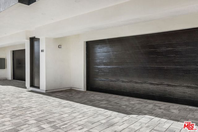 2223 Clifford Street, Los Angeles CA: https://media.crmls.org/mediaz/ef62a6e3-385f-4805-b467-86003c4717e4.jpg