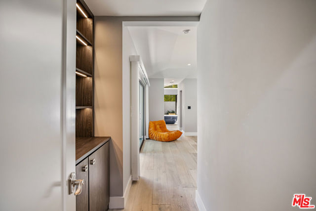 8400 Mulholland Drive, Los Angeles CA: https://media.crmls.org/mediaz/ef631a3c-4d64-4741-bcbd-9e6abb3e1372.jpg