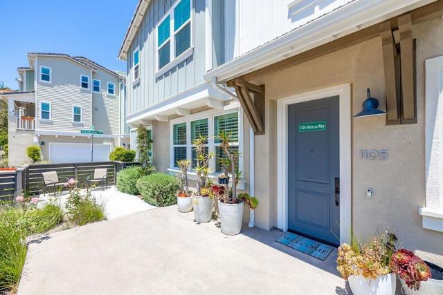 Detail Gallery Image 2 of 39 For 1105 Hibiscus Way, Oceanside,  CA 92054 - 3 Beds | 2/1 Baths