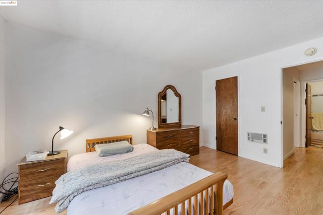 567 Oakland Ave, Oakland, California 94611, 1 Bedroom Bedrooms, ,1 BathroomBathrooms,Condominium,For Sale,Oakland Ave,41083171