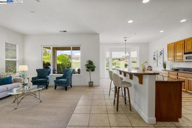 1123 Burghley Ln, Brentwood CA: https://media.crmls.org/mediaz/ef63ea9b-5d63-4d53-b543-63af9b409be2.jpg