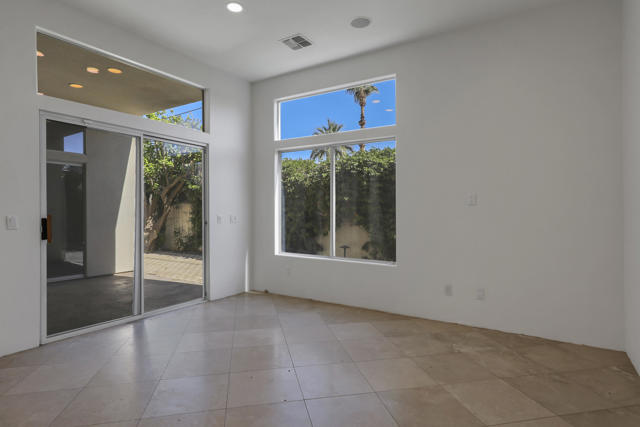 Image 11 of 37 For 51220 Avenida Carranza
