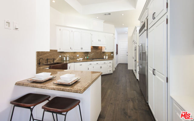 10108 Empyrean Way, Los Angeles CA: https://media.crmls.org/mediaz/ef640b3f-1114-4eda-9ee7-a161a148465d.jpg
