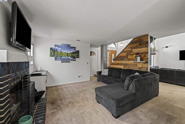 1860 Concannon Dr, Oakley CA: https://media.crmls.org/mediaz/ef661002-cacd-4411-bc59-0c06dd3a5a24.jpg