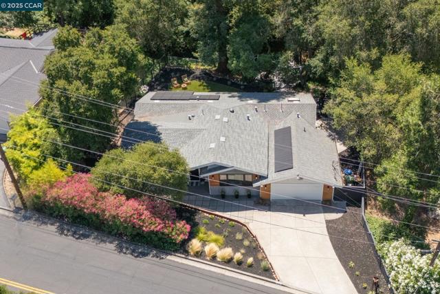 148 Draeger Drive, Moraga CA: https://media.crmls.org/mediaz/ef669548-b488-46fb-8ed4-15f2f704f588.jpg
