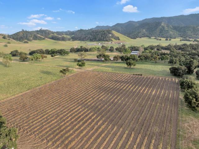 770 Limekiln Road, Hollister CA: https://media.crmls.org/mediaz/ef66b9db-dea1-4855-be7d-0c23e3ed755e.jpg