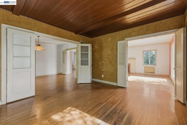 3890 Serrano St, Martinez CA: https://media.crmls.org/mediaz/ef6714ad-8a34-4126-95a2-fcac46e2d856.jpg