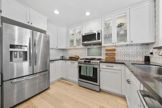 2459 Caminito Ocean Cv, Cardiff by the Sea CA: https://media.crmls.org/mediaz/ef676219-17cd-45da-9606-c70e8dc21950.jpg