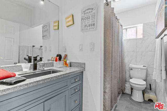 2205 S Burnside Avenue, Los Angeles CA: https://media.crmls.org/mediaz/ef67fe38-2f88-4c81-bcea-d05cf800e973.jpg
