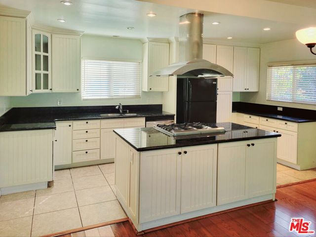 25353 Oak Street, Lomita CA: https://media.crmls.org/mediaz/ef6905f3-15ad-4a9f-a028-870c3e1e7f7c.jpg