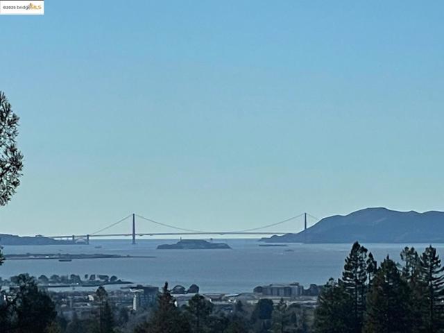 80 Oak Ridge Rd, Berkeley CA: https://media.crmls.org/mediaz/ef692055-c9e0-4c6a-8fee-6d0be035ede1.jpg