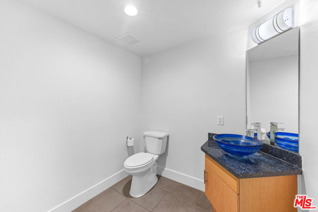5232 Satsuma Avenue, North Hollywood CA: https://media.crmls.org/mediaz/ef696b24-0ba3-4ae6-8053-f60a36aab4c6.jpg