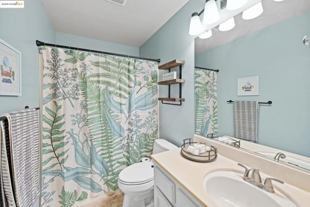 2256 Camborne Dr, Modesto CA: https://media.crmls.org/mediaz/ef6a0040-da17-4609-8a4c-85912bb17d15.jpg