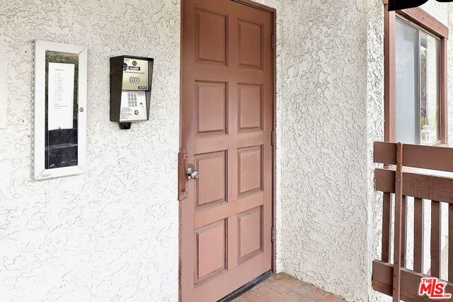 3763 S Bentley Avenue, Los Angeles CA: https://media.crmls.org/mediaz/ef6a1a30-9850-4db1-923e-8c96a8c1bbd2.jpg