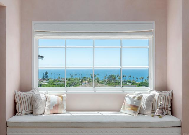 6260 Waverly Avenue, La Jolla CA: https://media.crmls.org/mediaz/ef6a92b3-fc62-4931-a393-e0a84085a9e5.jpg