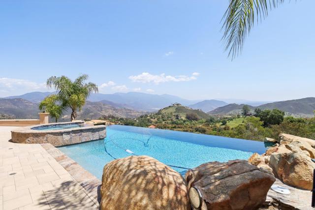 944 Rainbow Crest Road, Fallbrook CA: https://media.crmls.org/mediaz/ef6a9c71-58b0-43c0-a3aa-8690829a662f.jpg