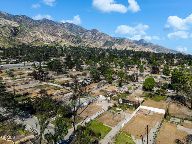 3296 Fair Oaks Ave, Altadena CA: https://media.crmls.org/mediaz/ef6aa7f1-055b-42dd-b310-aab7f0267176.jpg