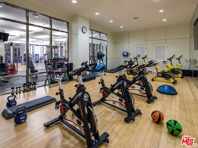 1041 E Glendon Avenue, Los Angeles CA: https://media.crmls.org/mediaz/ef6aa86d-1d60-4f0d-883a-257b4717456c.jpg