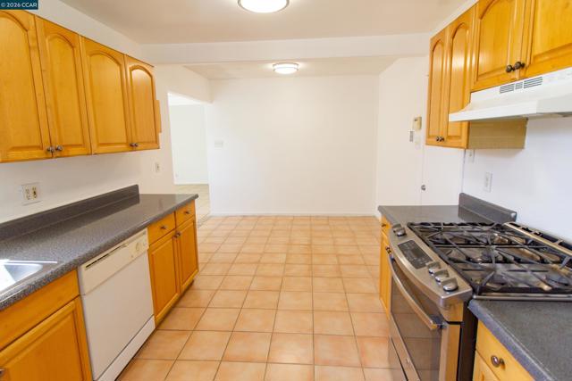 2929 Alta Mira Dr, Richmond CA: https://media.crmls.org/mediaz/ef6b3ca1-6b29-47ba-bb33-40e2547d662c.jpg