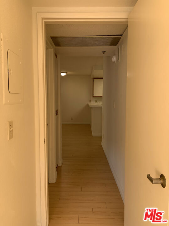 https://media.crmls.org/mediaz/ef6b908d-af0c-4219-8772-229f200657d5.jpg?preset=X-Large
