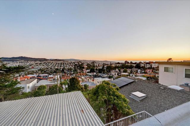 72 Cresta Vista Drive, San Francisco CA: https://media.crmls.org/mediaz/ef6b976c-5e31-49f4-b302-ba335509ab4e.jpg