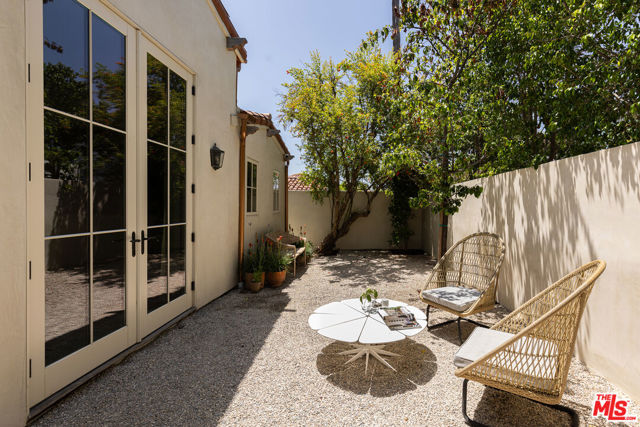4228 Los Nietos Drive, Los Angeles CA: https://media.crmls.org/mediaz/ef6baa75-1f5a-4593-8935-5d485c89a92c.jpg