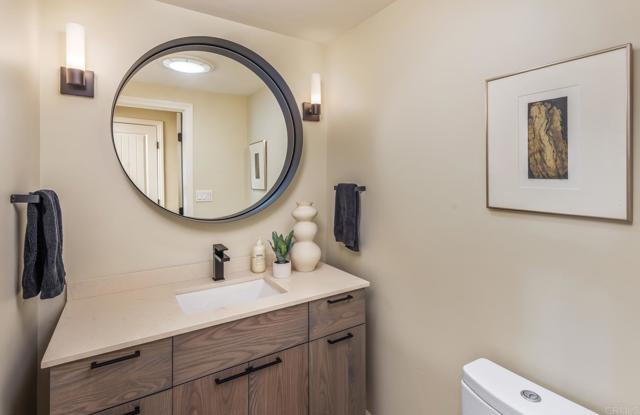 7031 Estrella De Mar Road, Carlsbad CA: https://media.crmls.org/mediaz/ef6befc3-7eba-466f-803b-4be2c5826958.jpg