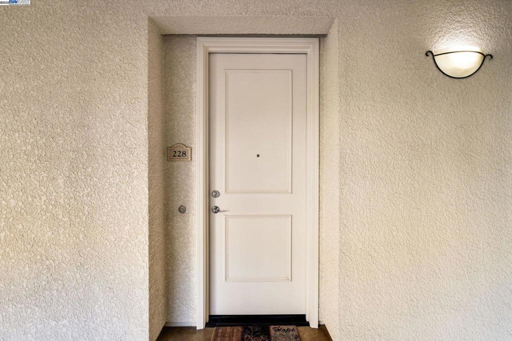 https://media.crmls.org/mediaz/ef6c08c1-c540-4449-8f7e-0337d5a751a3.jpg?preset=X-Large