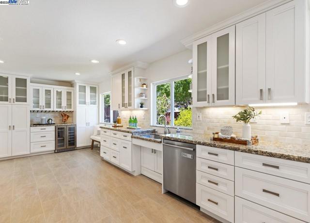 59 Arenas Ct, San Ramon CA: https://media.crmls.org/mediaz/ef6cdb59-13c9-4bb5-b939-881d3cce9329.jpg