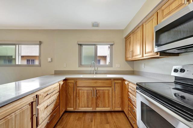 Detail Gallery Image 6 of 29 For 2666 Worden #8,  San Diego,  CA 92110 - 2 Beds | 1/1 Baths