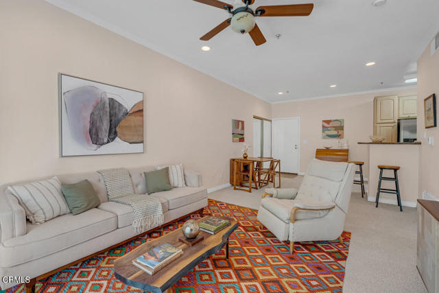 300 N El Molino Avenue, Pasadena CA: https://media.crmls.org/mediaz/ef6d634b-96b6-40b5-88af-0aaf70c2197f.jpg